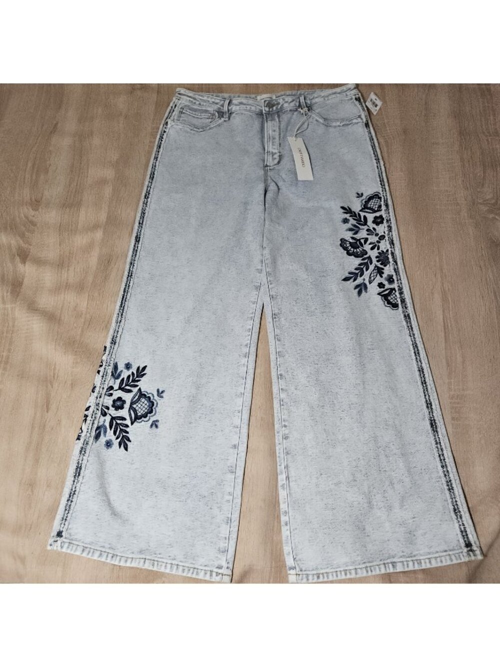 NWT Driftwood Sasha x Nordic High Rise Relaxed Embroidered Jeans Size 34x32